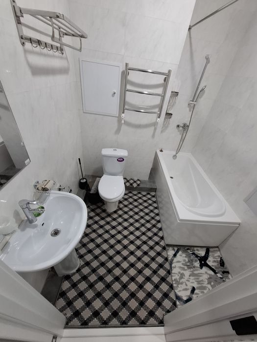 Sotiladi. 2 xona 4 etaj. Barcha jihozlari bilan.