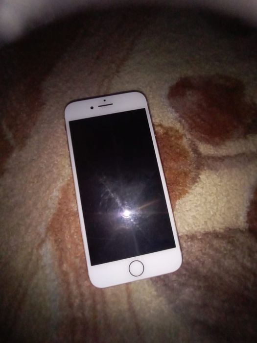 Обменяю/продам IPhone 8 И IPhone SE 2020