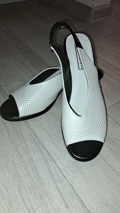 Продам босоножки