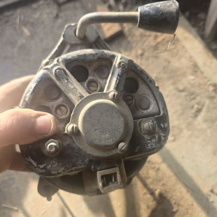 4 генератора все отдам за 20000