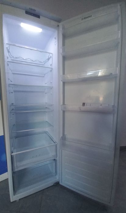 Продам холодильник встраиваемый фирмы HANSA