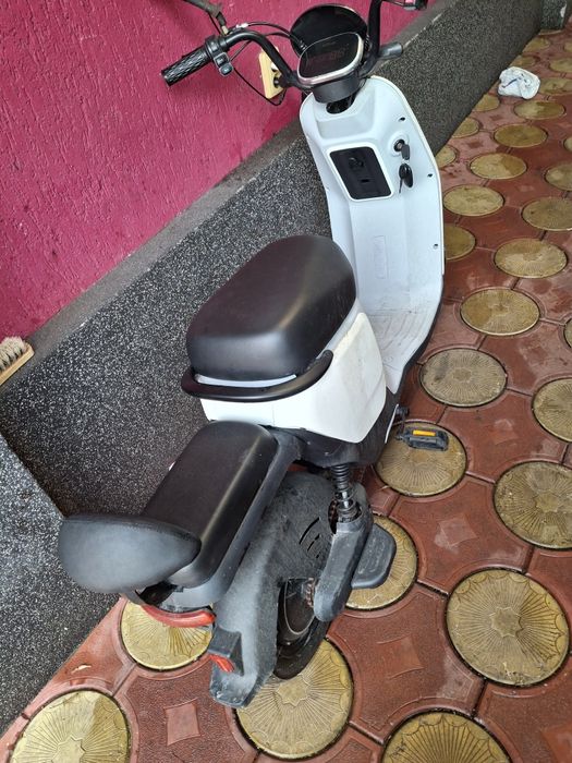 Moped scuter  1000lei