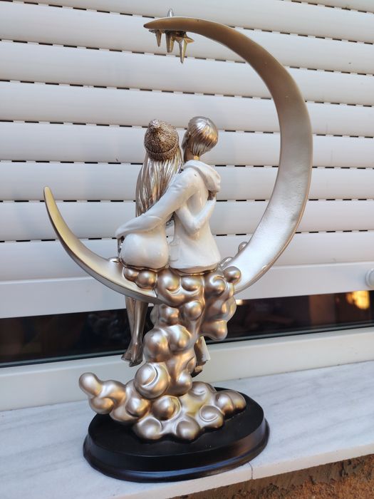 Statueta cu doi îndrăgostiți