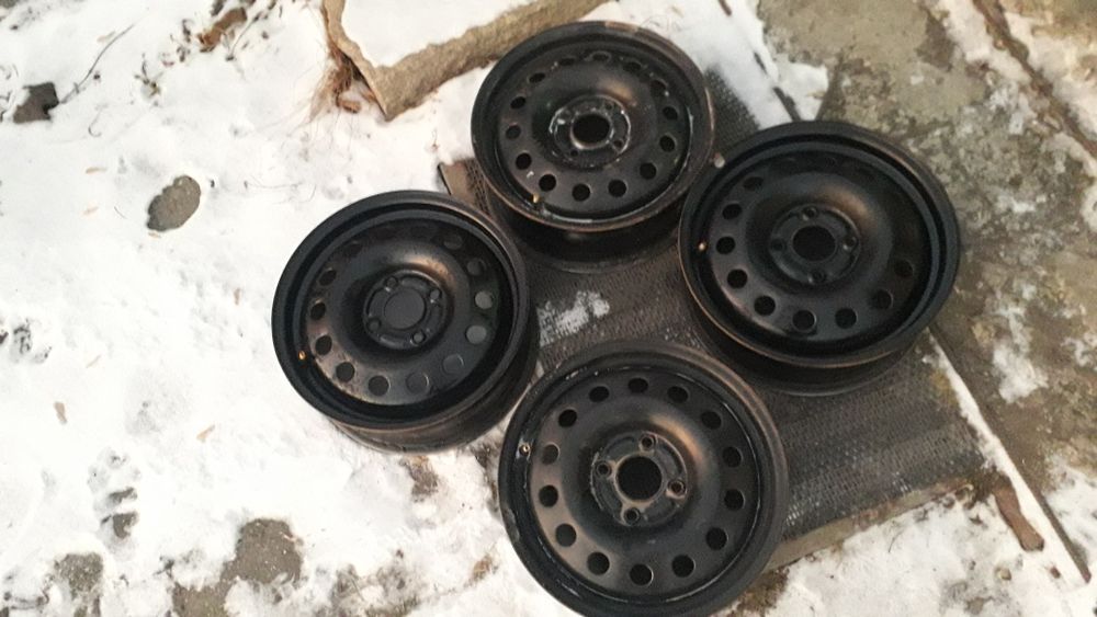 Продам комплект дисков на ауди Б-4