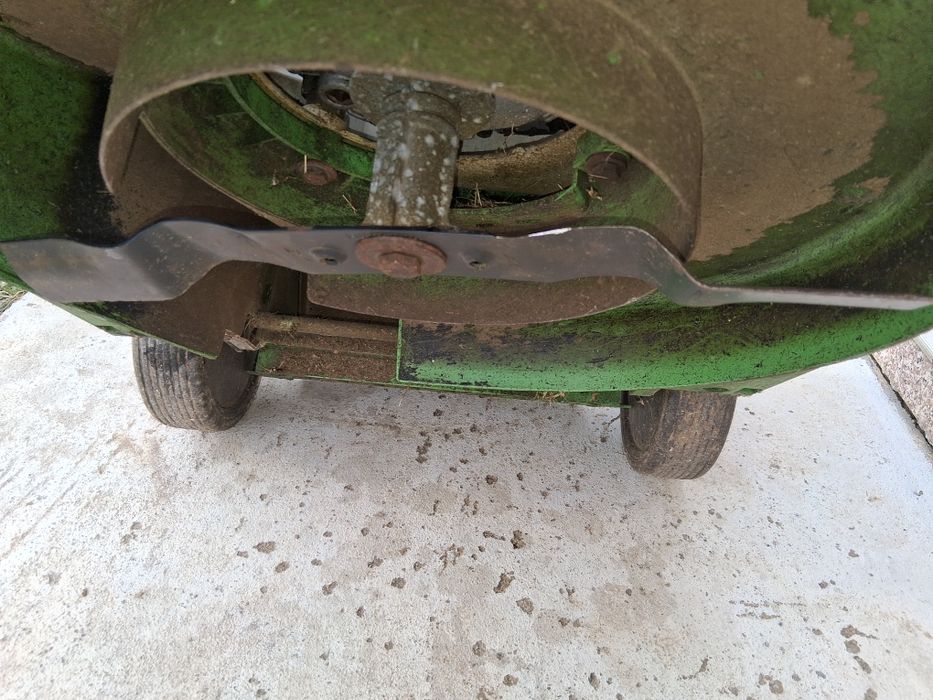 Vând mașină de tuns gazon pe benzină Viking. MB 450 .