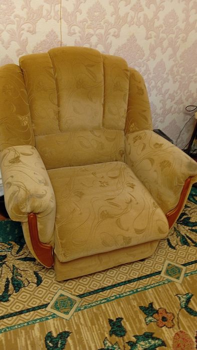 Продам диван и кресло