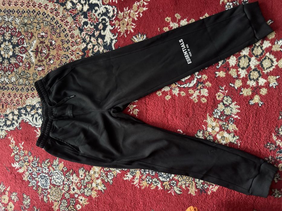 Pantaloni essentials