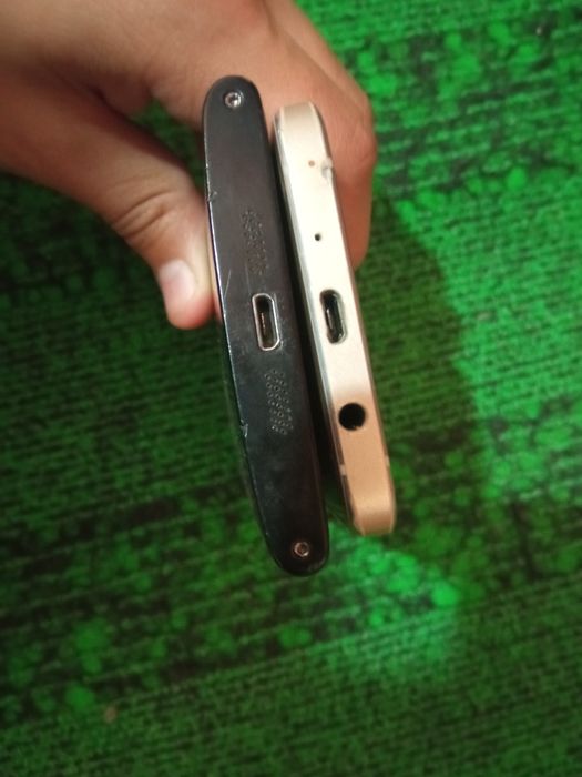 Samsung vaNokia sotiladi ishlashi yaxshi aybi ekrani isllamaydi zpchas