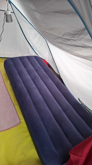 Saltea gonflabila INTEX pentru o persoana. dimensiuni: 191x76x25 in stare foarte buna (pentru camping , plaja, apa).