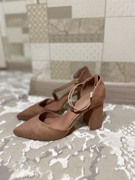 Продам велюровые туфли