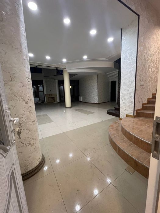 Uchtepa tumani izza mahallasida joylashgan hashamatli uyimiz sotuvda