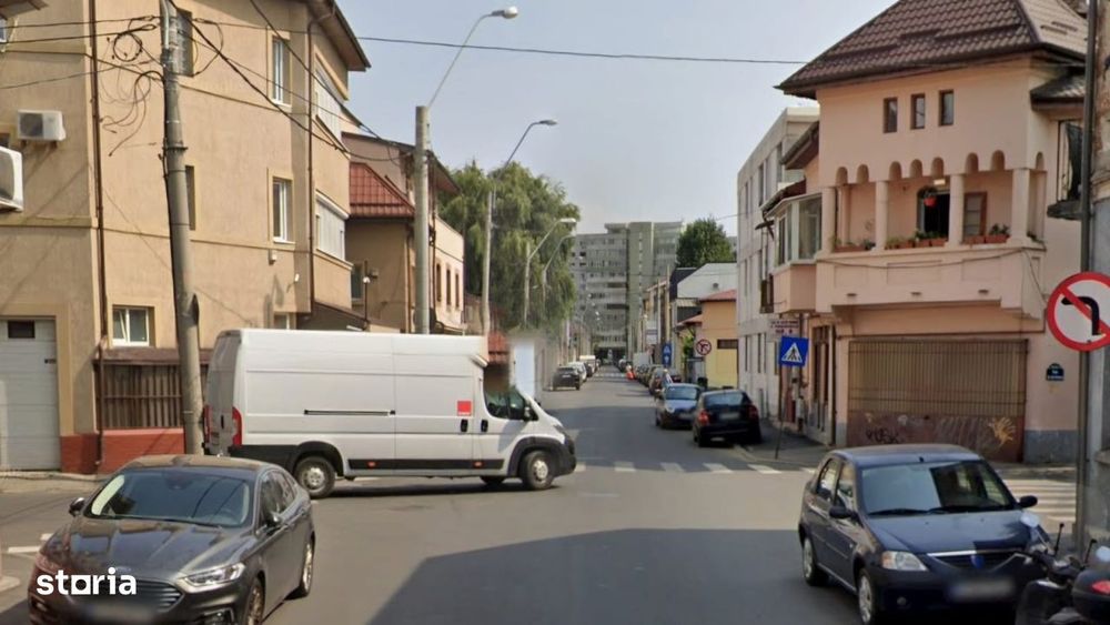 Vila spatioasa de vanzare l aproape de Primaria Sector 1
