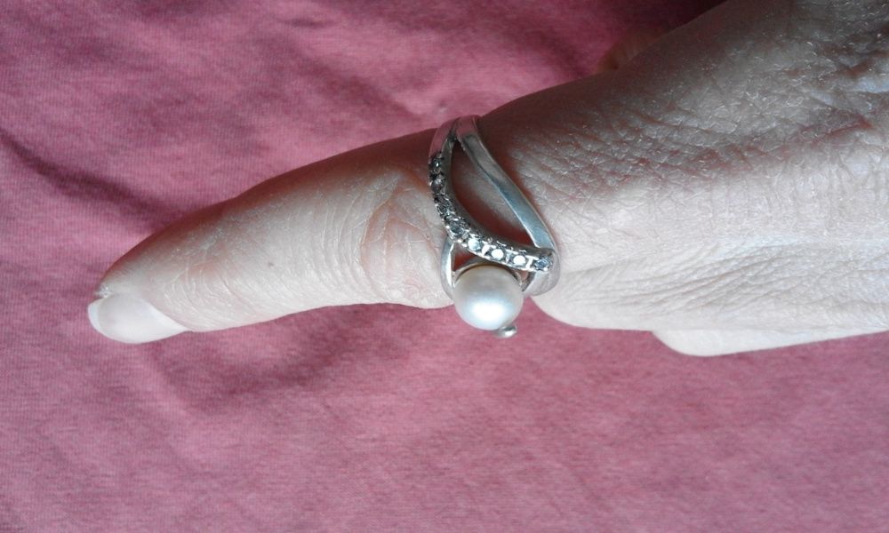 Сребърен дамски пръстен с перла - нежна, изящна изработка! КРАСОТА!