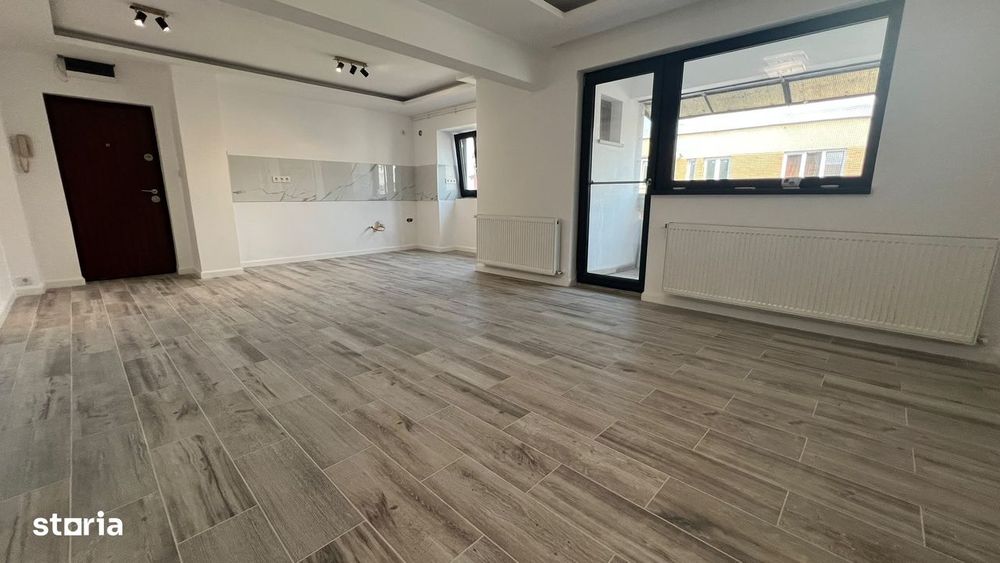 Apartament cu 3 camere RENOVAT Zona CENTRALA Etaj INTERMEDIAR