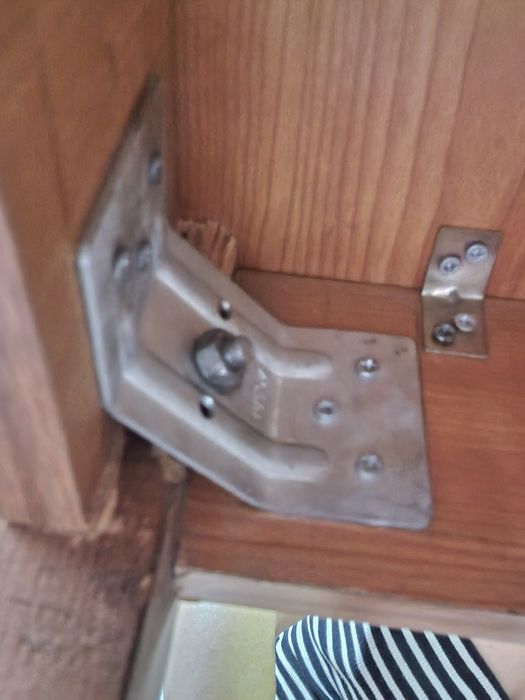 Стол. Ножки дерево