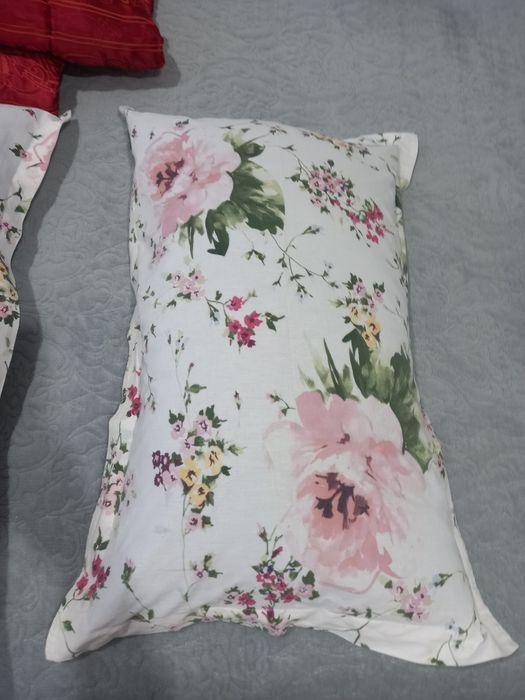 Продам две подушки перьевые в отличном состоянии, одеяло в  подарок