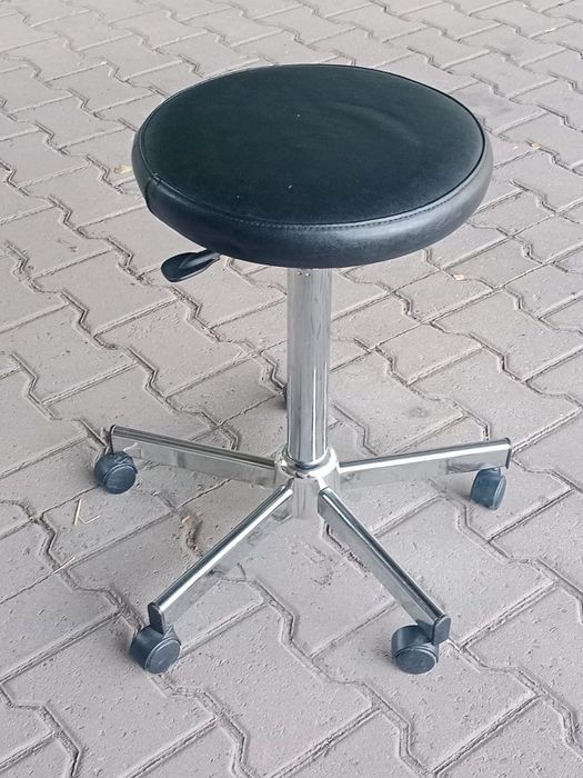 Продам кресло красное