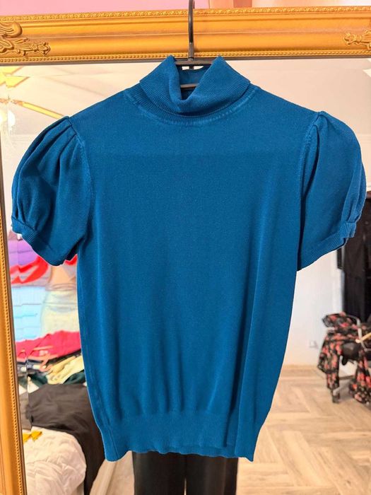 Bluza albastra, cu guler si maneca scurta