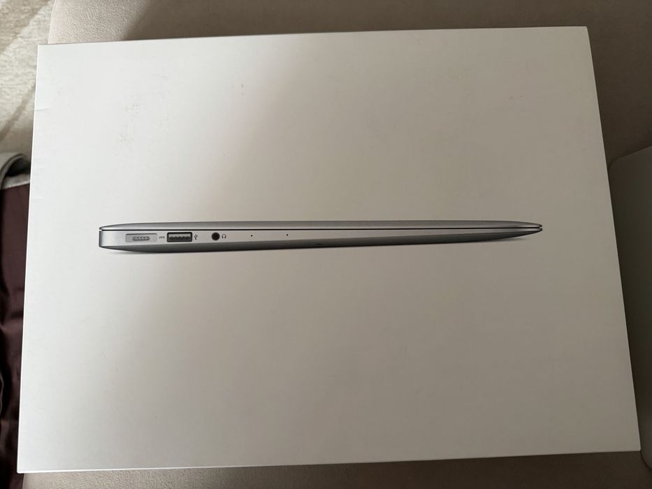 Продам Macbook Air 13 - inch