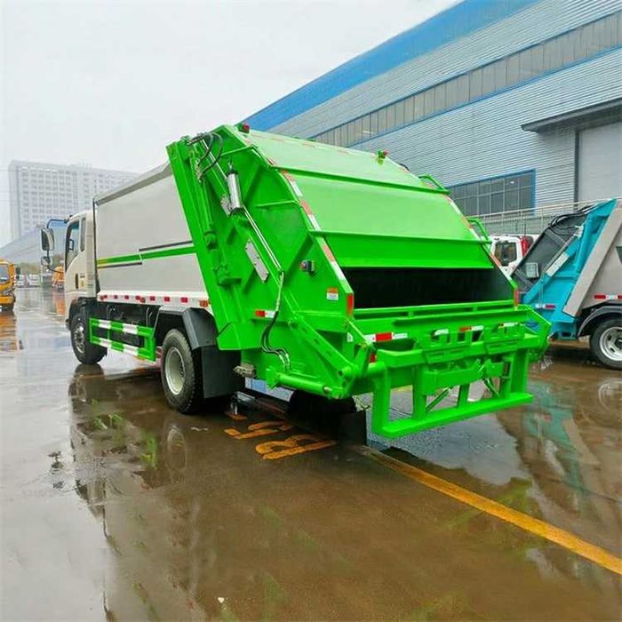 Мусоровоз HOWO 4×2, 6 м³ (прессующий). Доставка 30 дней