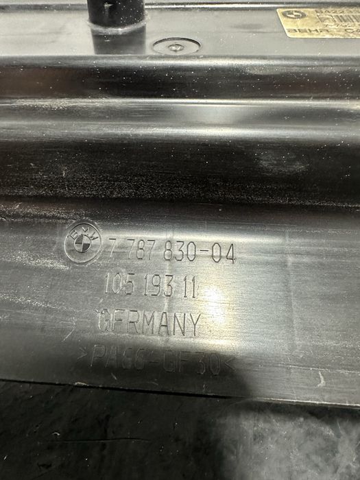 Capac trager radiatoare BMW Seria 5 E60 E61  Suport plastic trager