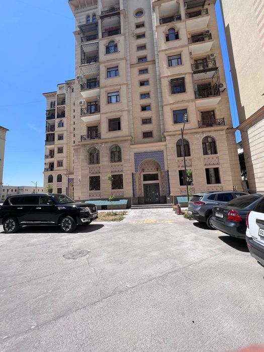 4х комнатная квартира на аренду.