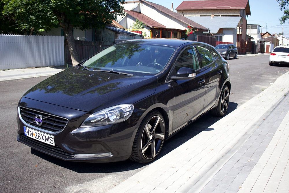 Vând autoturism Volvo V40