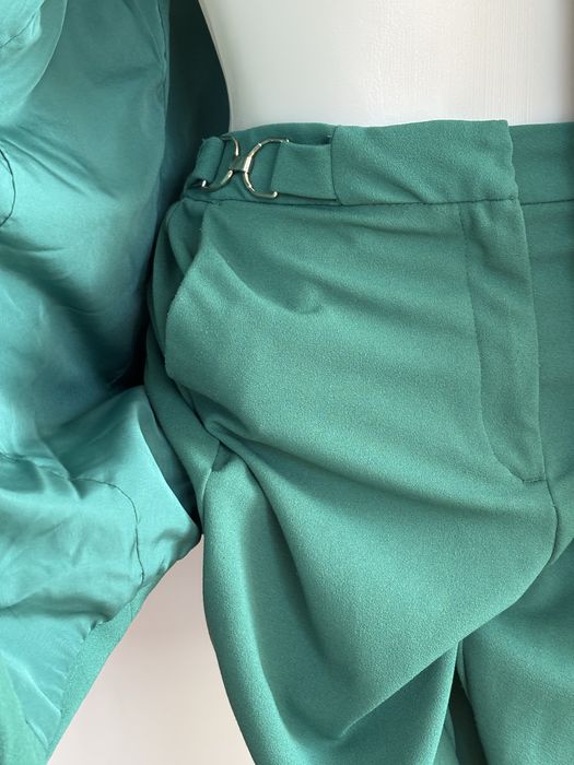 Зелен костюм без копчета