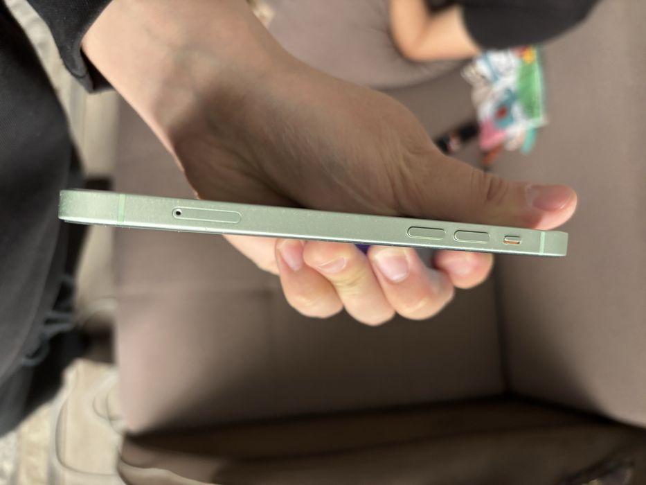 Айфон 12 в хорошем состояние