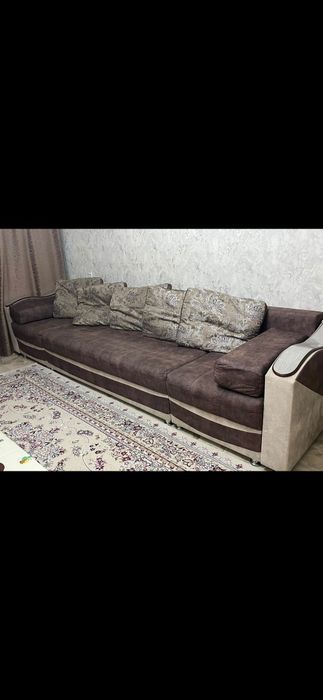 Продаётся Диван. Длинна 4 метра
