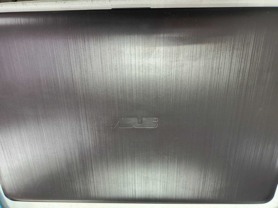 Ноутбук Asus, полностью исправный.