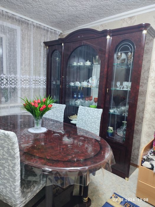 Продам комод и зеркало,в нормальном состоянии.