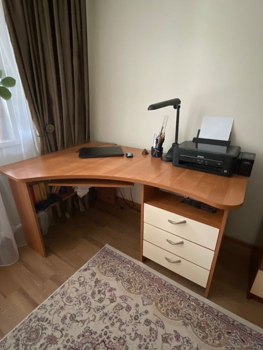 Стол ученический угловой