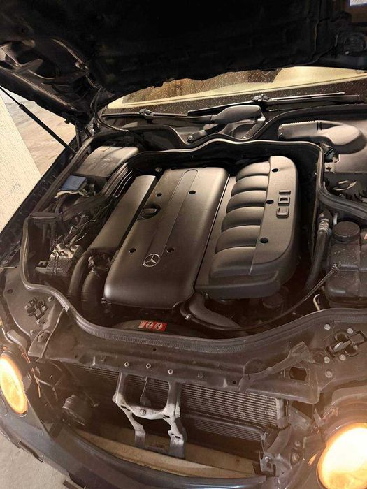 Автомобил Mersedes Benz