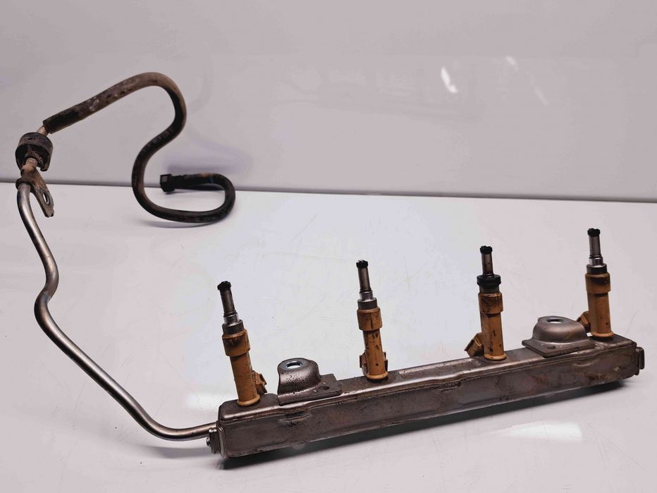 Rampa injectoare Toyota Corolla IX Sedan (ZRE1) [Fabr 2013-2019] OEM 1