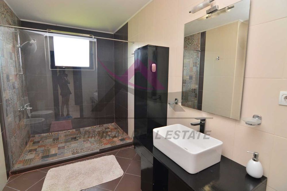 Дава се под наем Тристаен апартамент в Варна, м-т Св. Никола - 128 кв.м за 700 € - Снимка #9