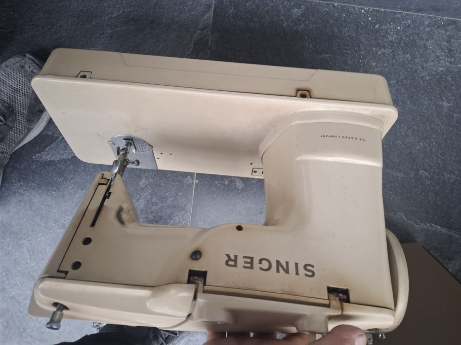 Masina de cusut Singer electrică