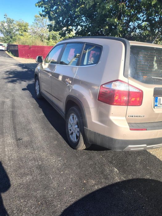 Vând    Chevrolet Orlando