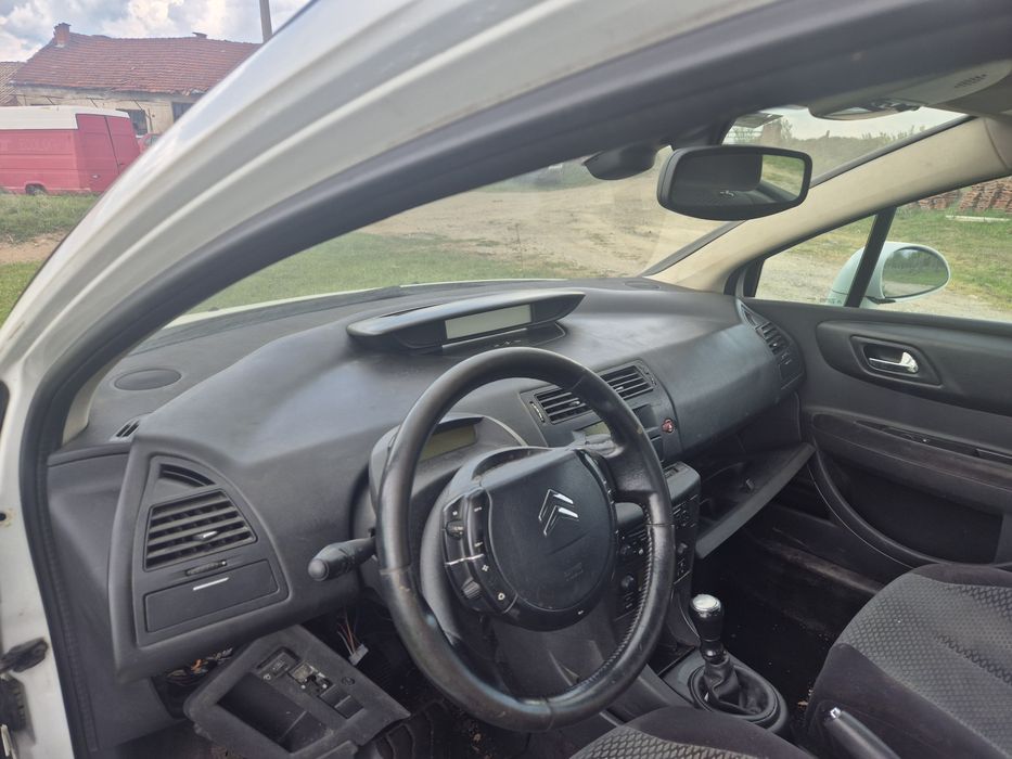 Продавам на части