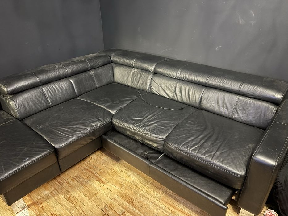 Кожен диван Г образен