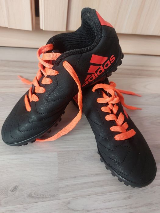 Детски футболни обувки