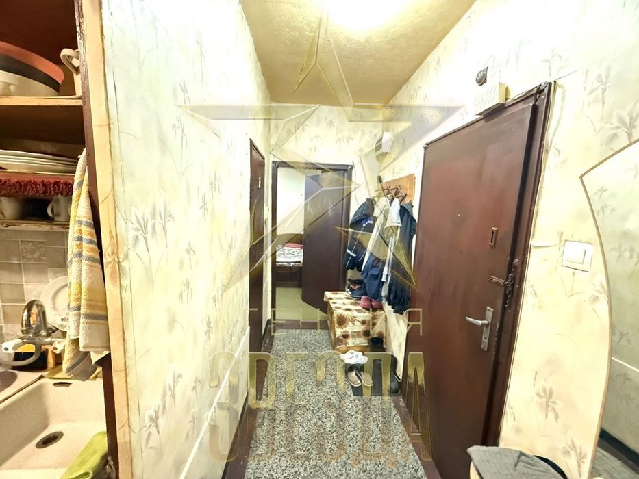 Продава се Тристаен апартамент в Пловдив, Христо Смирненски - 70 кв.м за 1615 €/кв.м - Снимка #2