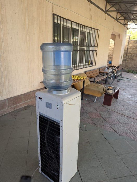 диспенсер воды/кулер