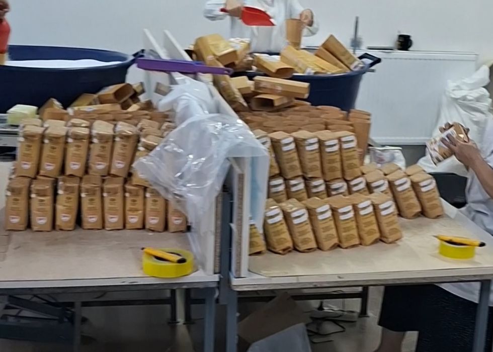 Работа для молодых людей.  Фасовка соли.