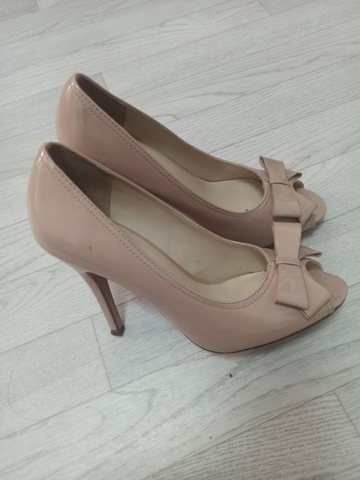 Продам туфли на шпильке