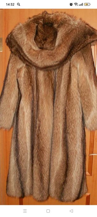 Шуба из меха енота