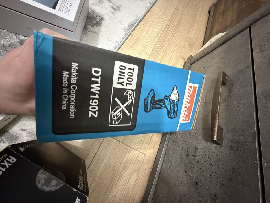 Masina de insurubat cu impact, pe acumulator LXT, 18 V, Makita DTW190Z