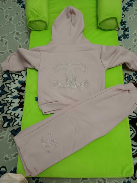 Qizlar uchun sportivka Chanel
