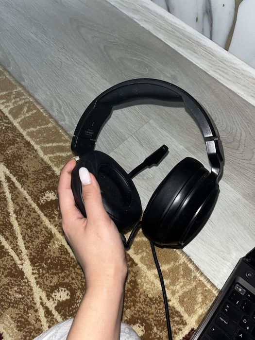 Ноутбук с наушником