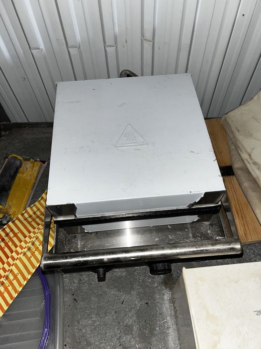 Вафельница новая